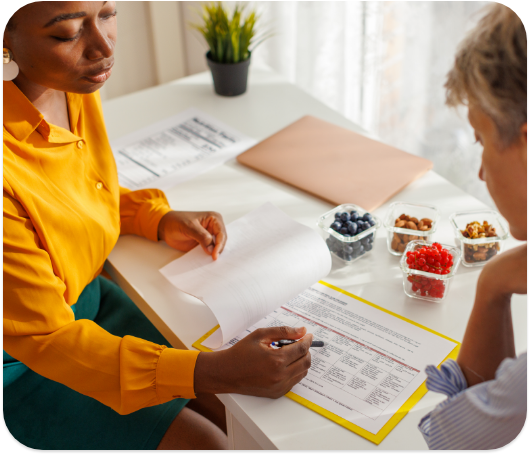 A nutritionist in a discussion with a client.